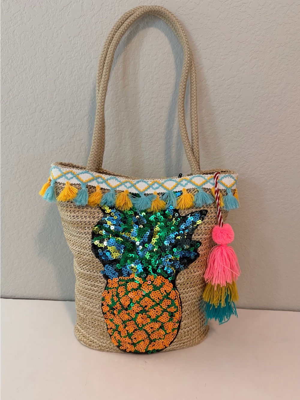 Tropical Sequin Pineapple Straw Bucket Bag – Beach Tote. Excellent Condition!